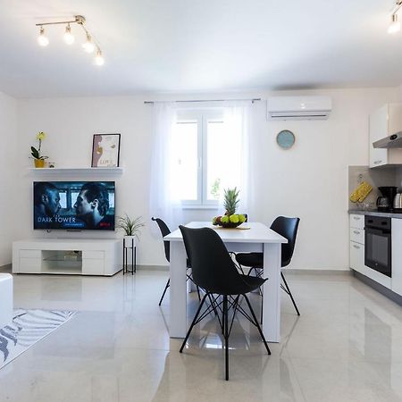 Petra Modern Apartment With Free Parking And Bbq Задар Екстериор снимка
