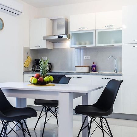 Petra Modern Apartment With Free Parking And Bbq Задар Екстериор снимка