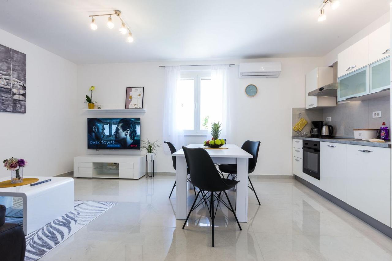 Petra Modern Apartment With Free Parking And Bbq Задар Екстериор снимка