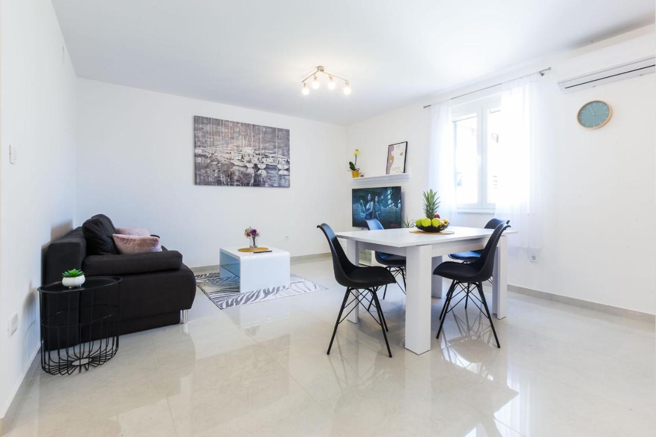 Petra Modern Apartment With Free Parking And Bbq Задар Екстериор снимка
