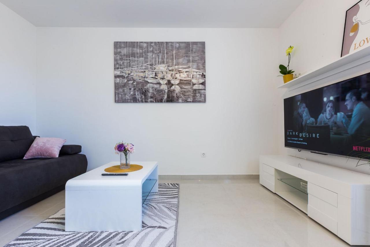 Petra Modern Apartment With Free Parking And Bbq Задар Екстериор снимка