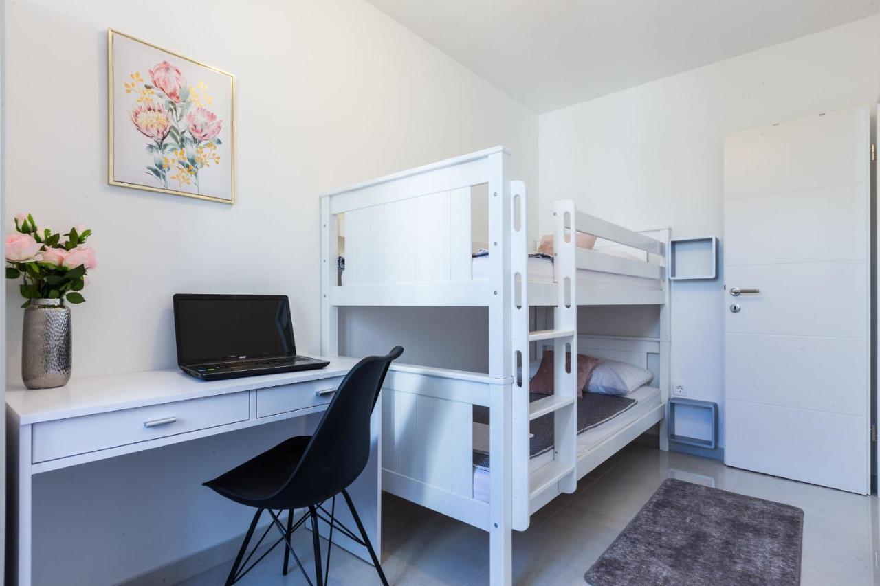 Petra Modern Apartment With Free Parking And Bbq Задар Екстериор снимка