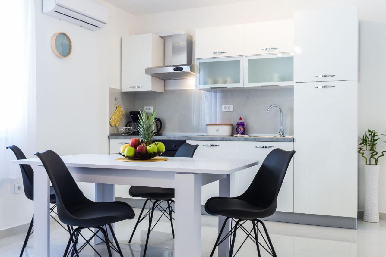 Petra Modern Apartment With Free Parking And Bbq Задар Екстериор снимка