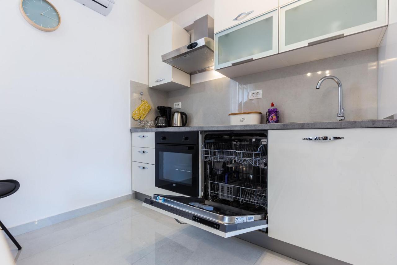 Petra Modern Apartment With Free Parking And Bbq Задар Екстериор снимка