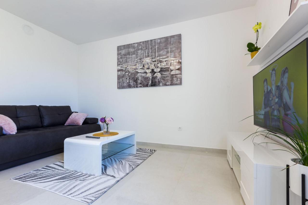 Petra Modern Apartment With Free Parking And Bbq Задар Екстериор снимка