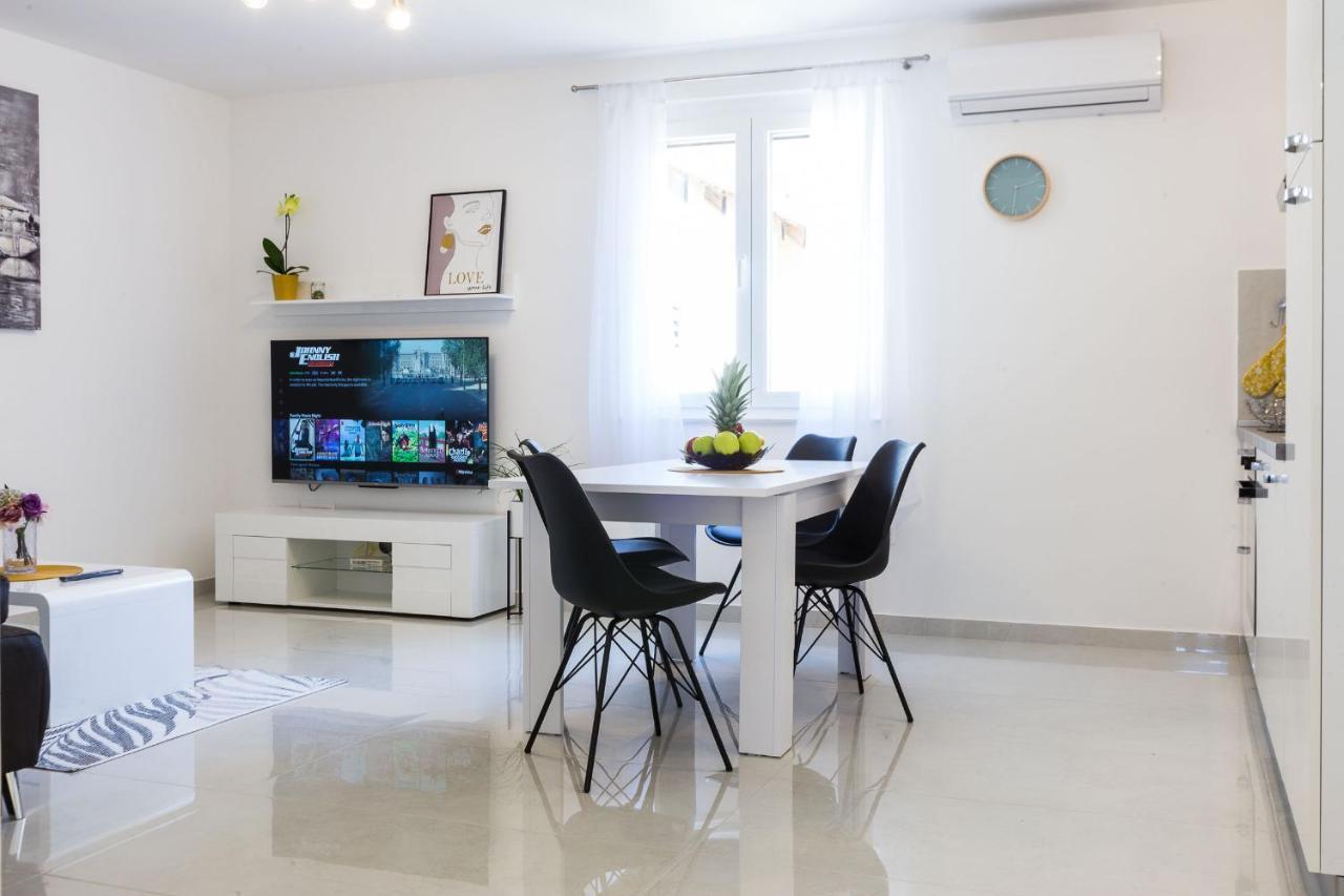 Petra Modern Apartment With Free Parking And Bbq Задар Екстериор снимка