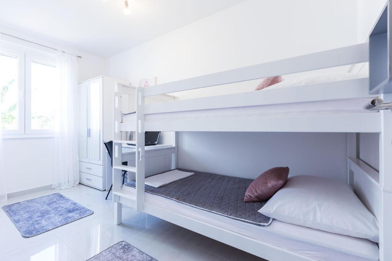 Petra Modern Apartment With Free Parking And Bbq Задар Екстериор снимка
