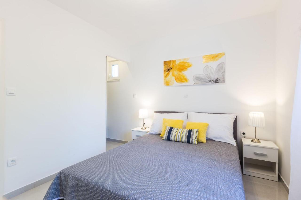 Petra Modern Apartment With Free Parking And Bbq Задар Екстериор снимка